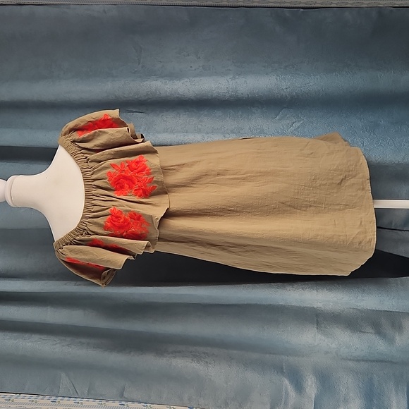 Umgee Sage Green Mini Dress with Red & Orange Floral Accents - M - EUC - Picture 2 of 5